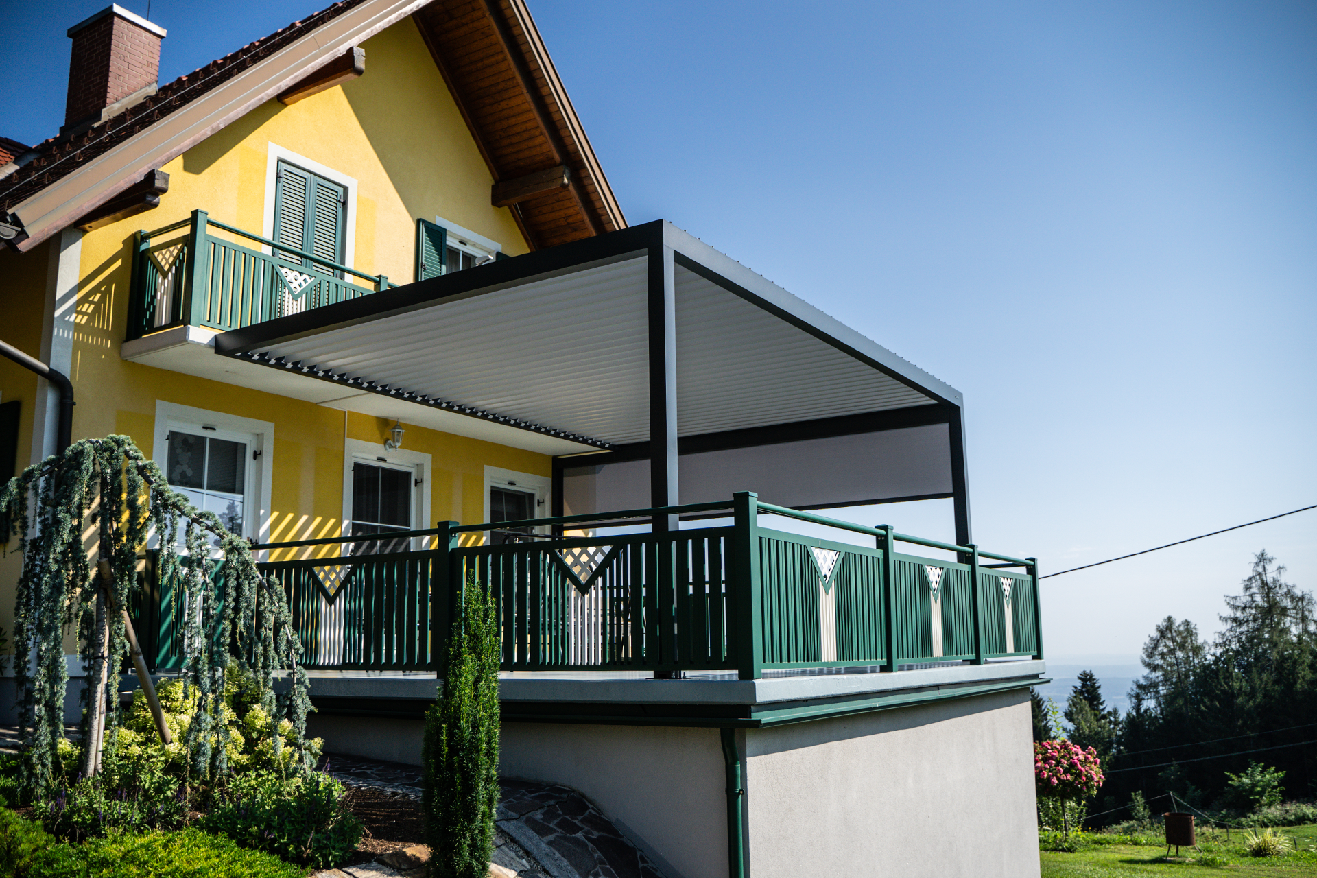 Pergola 170/36 ( Typ 1) ZIP Rollo unter Balkon, Österreich