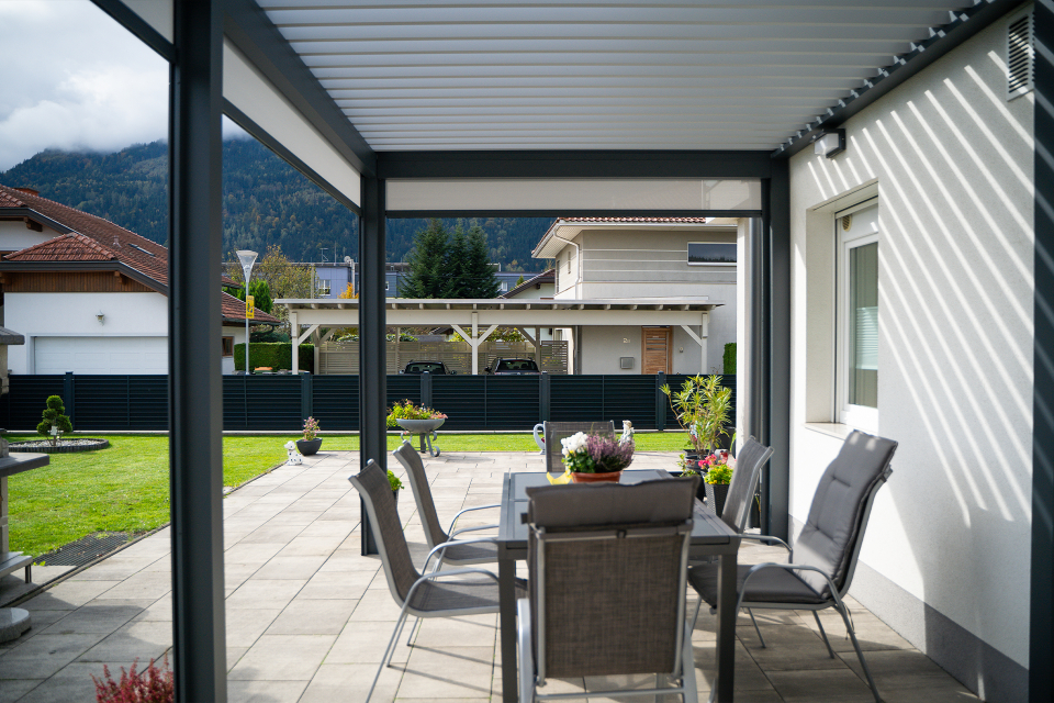 Pergola 170/28 (Typ 1) ZIP Rollo, LED, Österreich