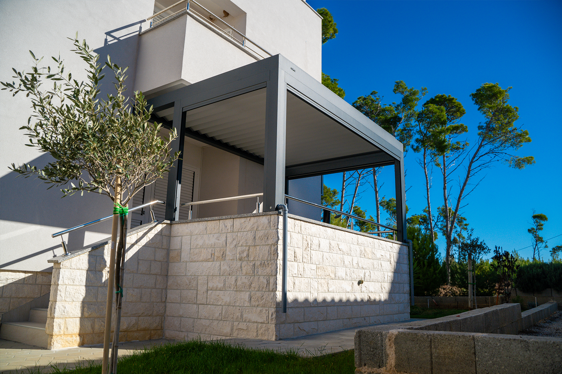 Pergola Typ 160/28 (Typ 1), ZIP Rollo, LED, Kroatien