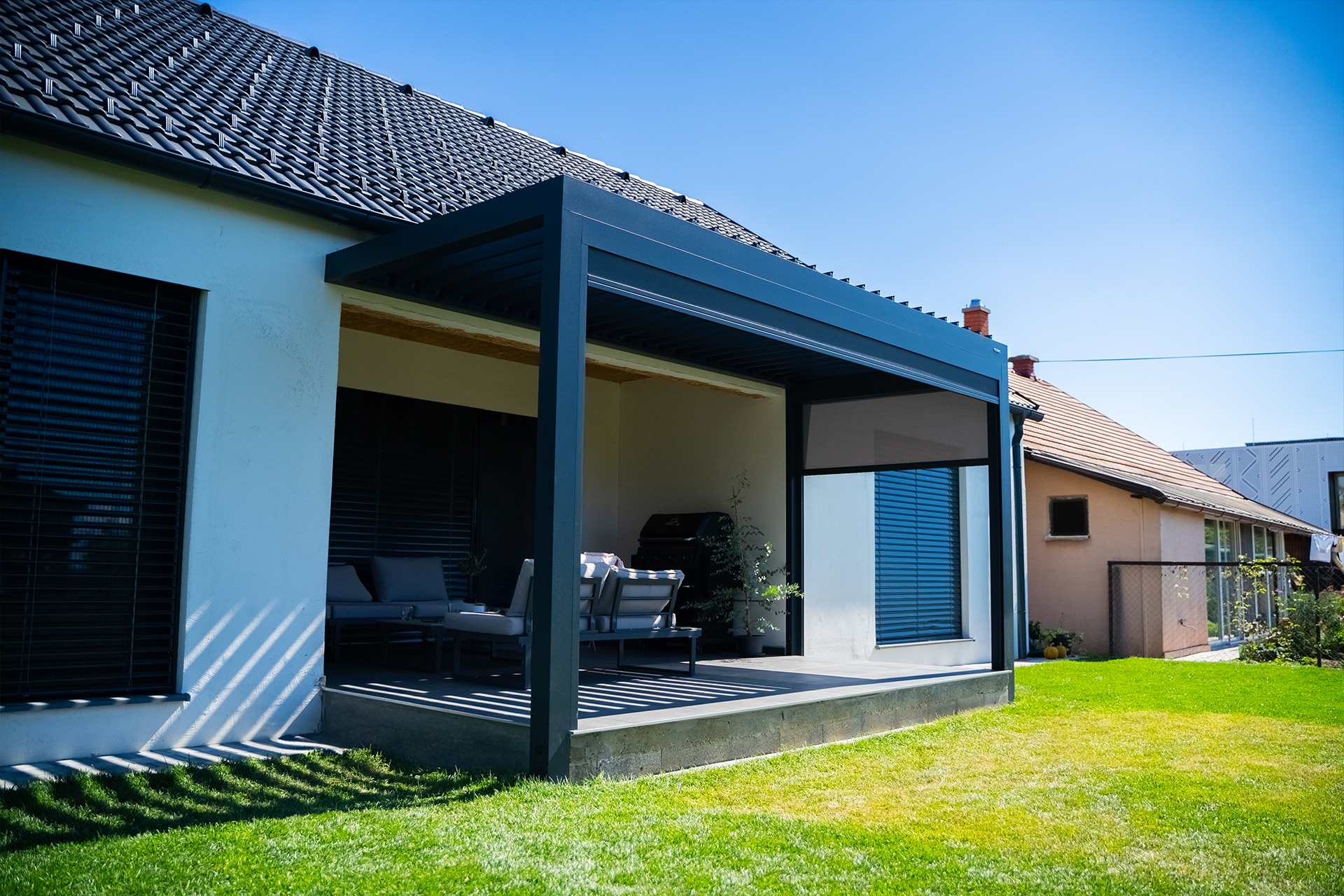 Pergola 160/28 (Typ 2) ZIP Rollo, LED, Sensoren, Slowenien