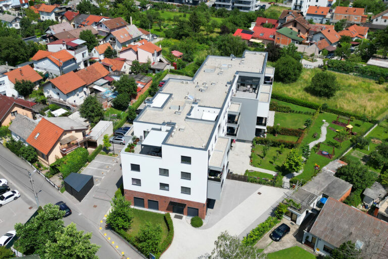 Zagreb Rooftop Pergola Mihanovic Horizontal 2