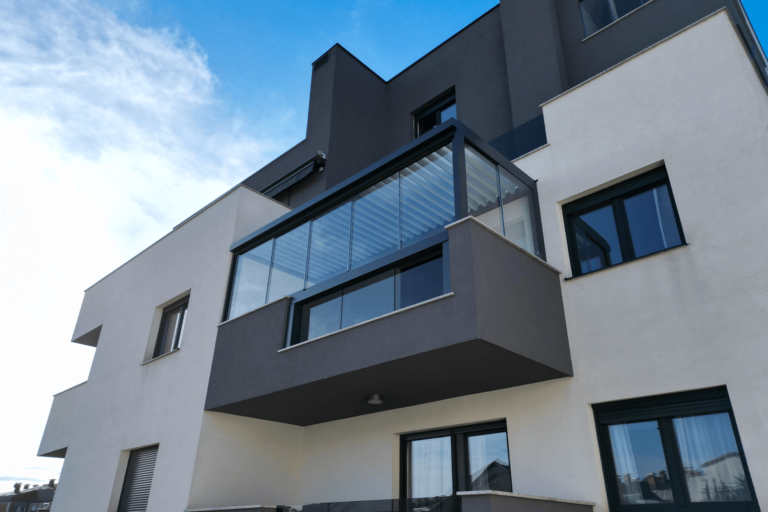 Pergola Soltec 17028 Tip 1 Zip Rolo Stekleni Drsni Paneli Balkon Hrvaska 1
