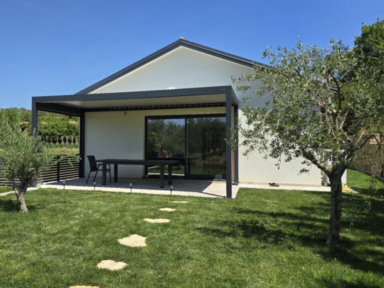 Entrance Canopy Pergola 170 28 Zip Screen Slovenia 2