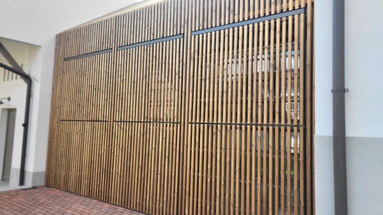 Lifting Panel L80 Motorized Siberian Larch Slats 1